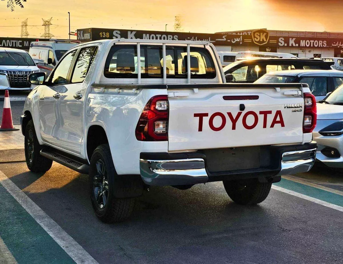 Toyota Hilux SR5 TOYOTA HILUX SR5 WIDE BODY || 2.4L V4 DIESEL M/T / DVD CAMERA / PUSH START / FULL OPTION (CODE # HDM-5-0