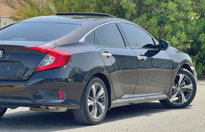 750-Monthly l GCC l Sunroof, Cruise, Camera l Agency Maintained-16