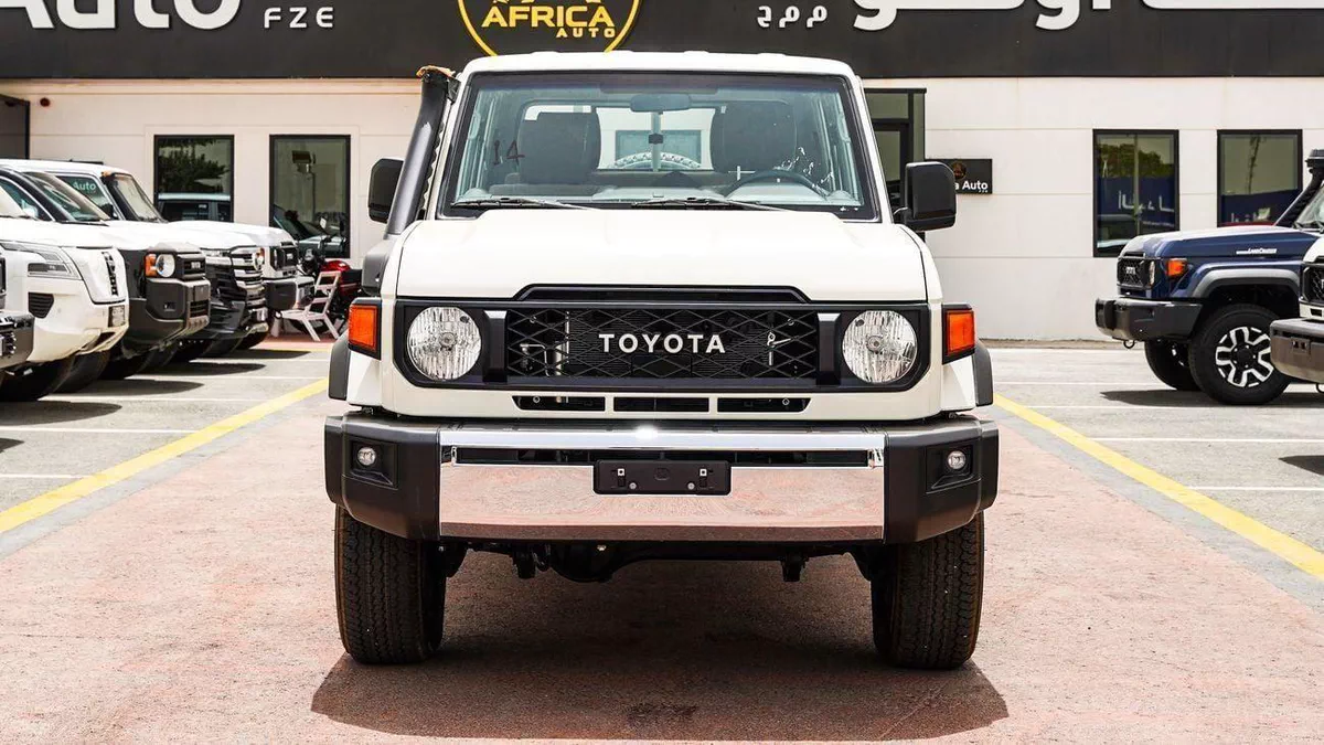 Toyota Land Cruiser Pick Up  DC 2.8L DIESEL MID AT 2026 EURO 5-1-0
