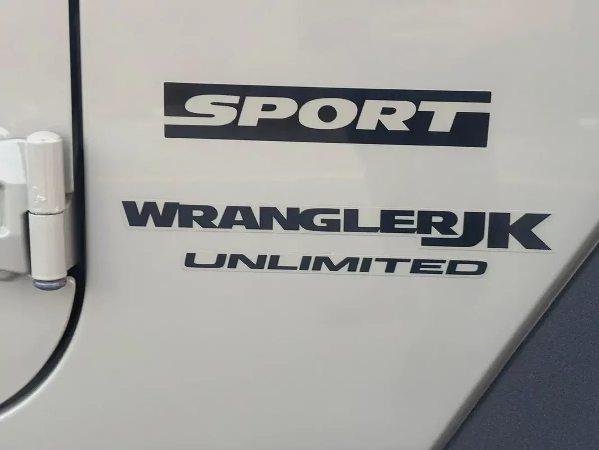 JEEP WRANGLER UNLIMITED SPORT—2018–GCC—FREE ACCIDENT—ORIGINAL PAINT—FULL SERVICE HISTORY—-8-8