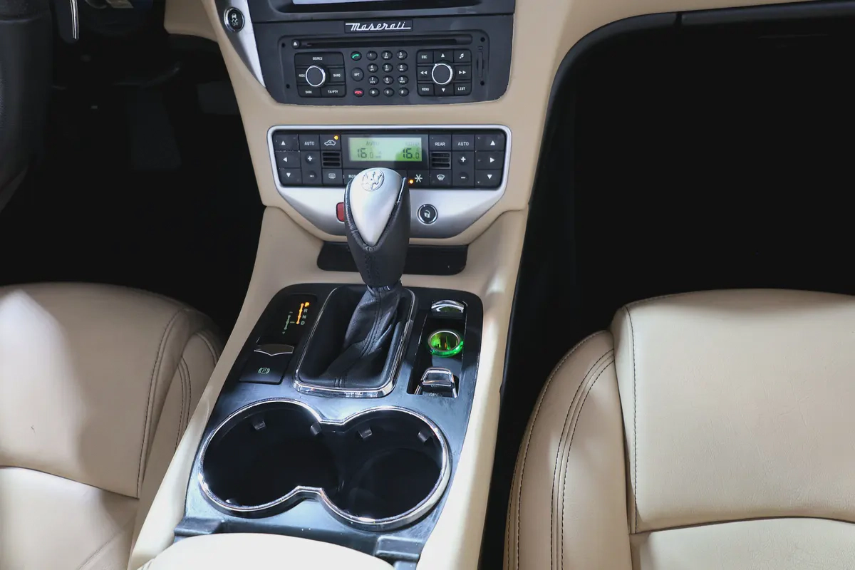 Maserati GranCabrio Sport 2015 | GCC Specs | Low Mileage 20000KM-PRISTINE CONDITION-14-14