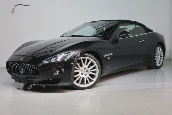 Maserati GranCabrio Sport 2015 | GCC Specs | Low Mileage 20000KM-PRISTINE CONDITION
