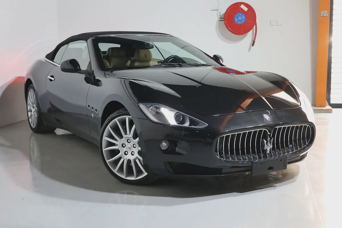 Maserati GranCabrio Sport 2015 | GCC Specs | Low Mileage 20000KM-PRISTINE CONDITION-3-3