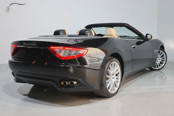 Maserati GranCabrio Sport 2015 | GCC Specs | Low Mileage 20000KM-PRISTINE CONDITION