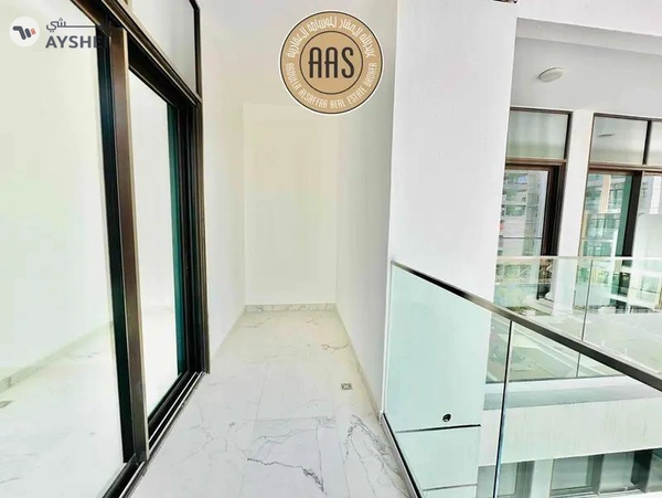 Brand new studio •• kitchen appliances •• prime location