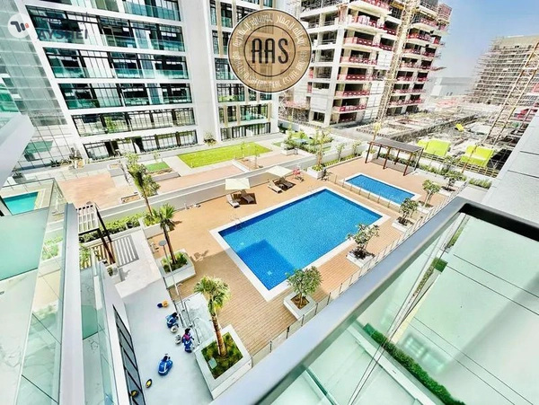 Brand new studio •• kitchen appliances •• prime location
