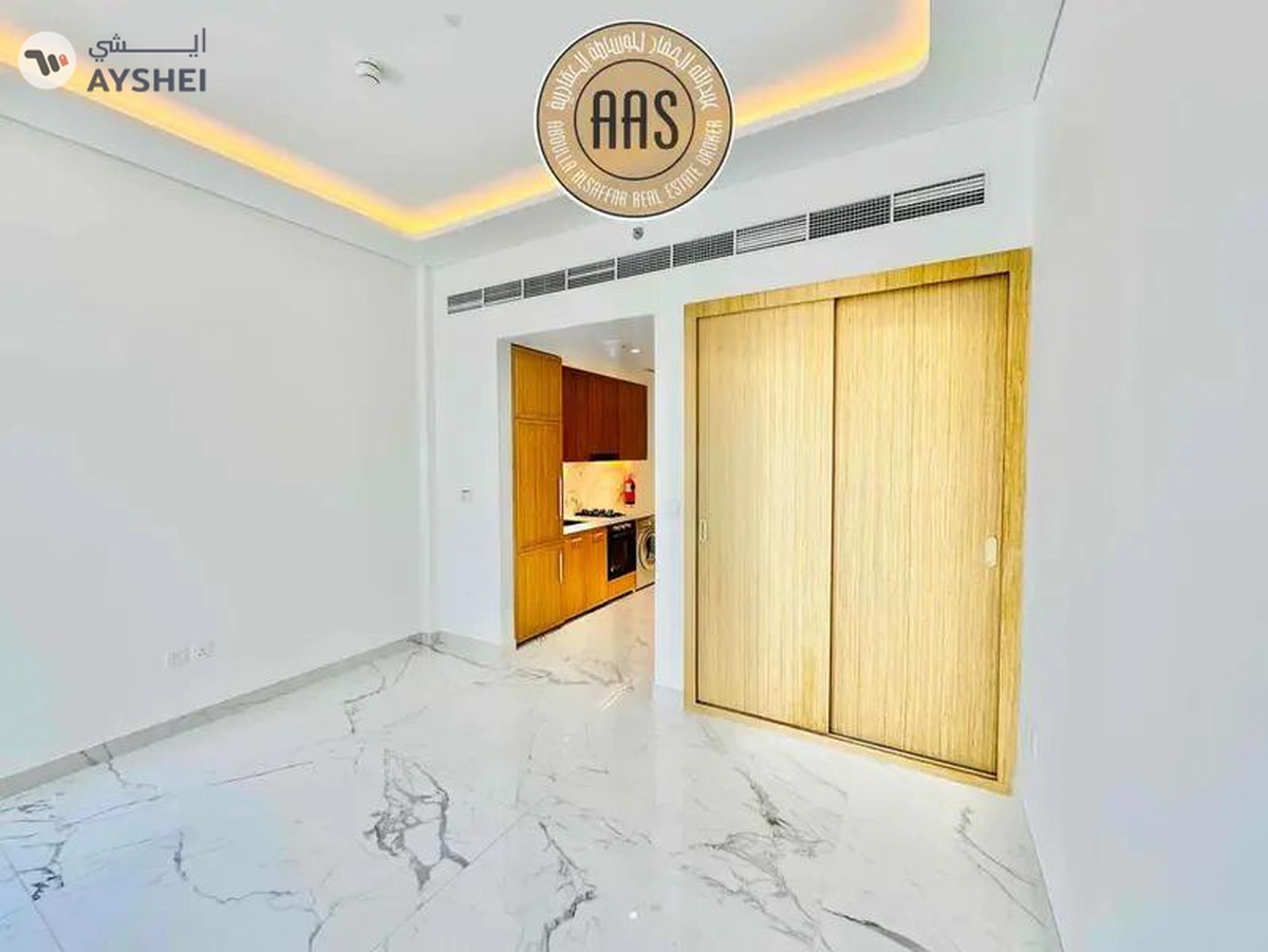 Brand new studio •• kitchen appliances •• prime location-4-4