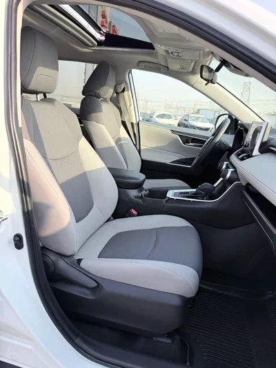 Toyota RAV4 XLE-13