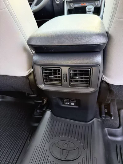 Toyota RAV4 XLE-16