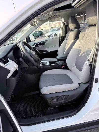Toyota RAV4 XLE-6