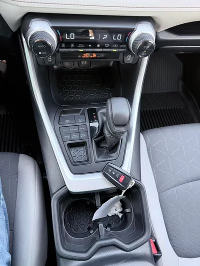 Toyota RAV4 XLE-7