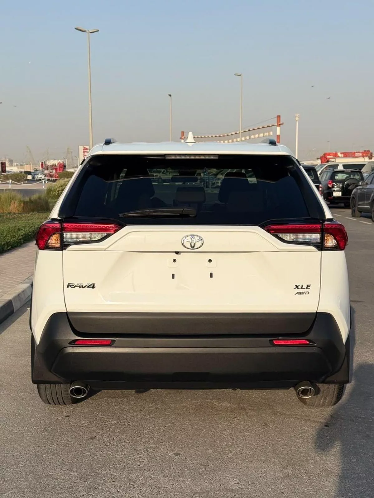 Toyota RAV4 XLE-2-0