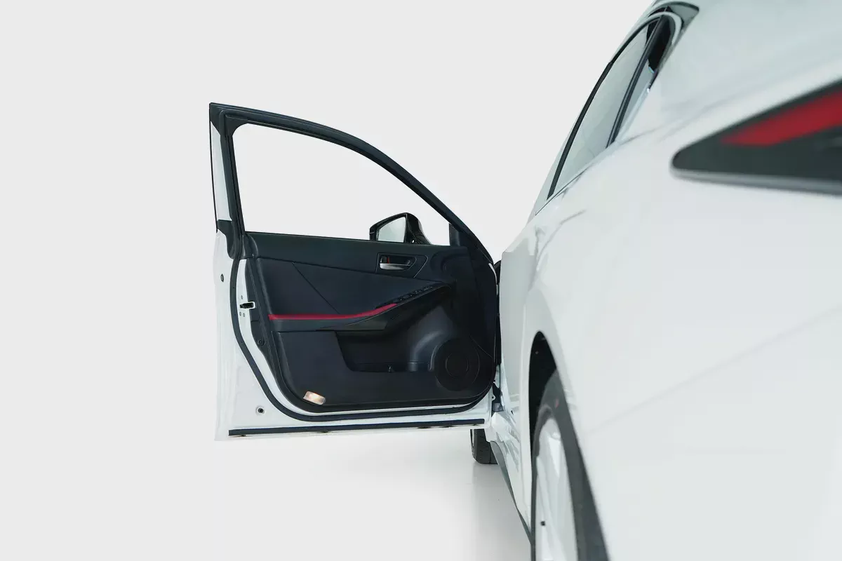 Lexus IS 300 Premier-GCC- warranty and Service package valid till November 2029-15-15
