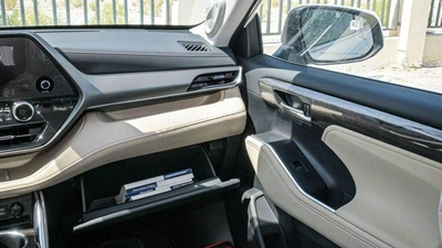 Toyota Highlander Toyota  Highlander 2.5L Hybrid VXR (AWD)-12