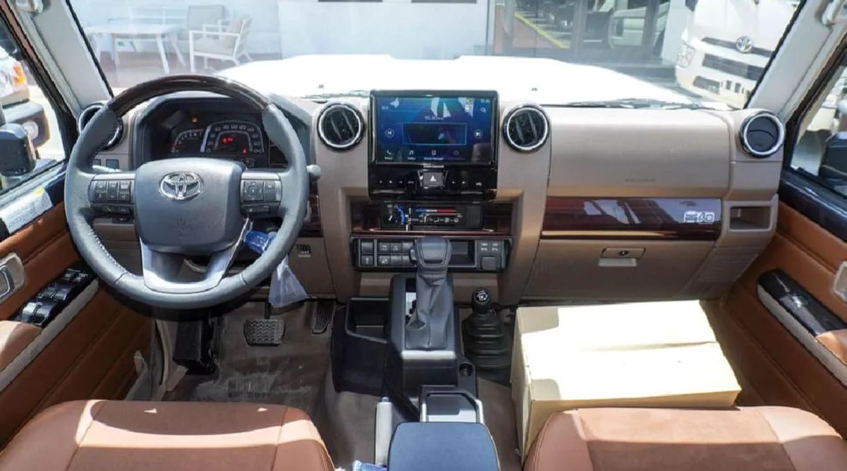 Toyota Land Cruiser Pick Up TOYOTA LC79 DC 2.8L DSL 25 YM FULL OPTIONS AT LC79 DC 2.8L DSL FULL AT 25 YM-2-0