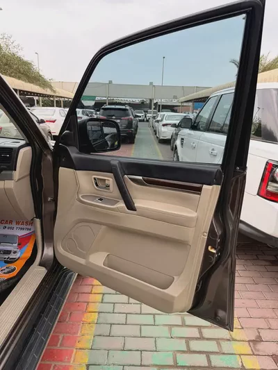 Mitsubishi Pajero GLS 2010 - GCC Specs - Reliable SUV-11