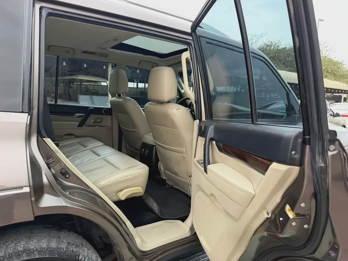 Mitsubishi Pajero GLS 2010 - GCC Specs - Reliable SUV-7-7