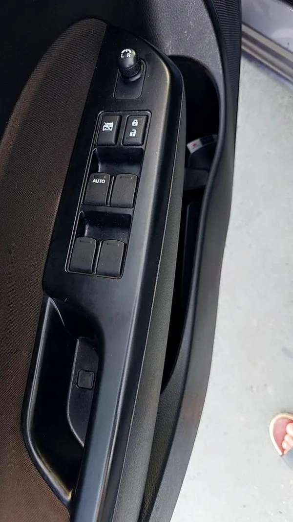 2016 Suzuki Swift GLX - GCC Specs