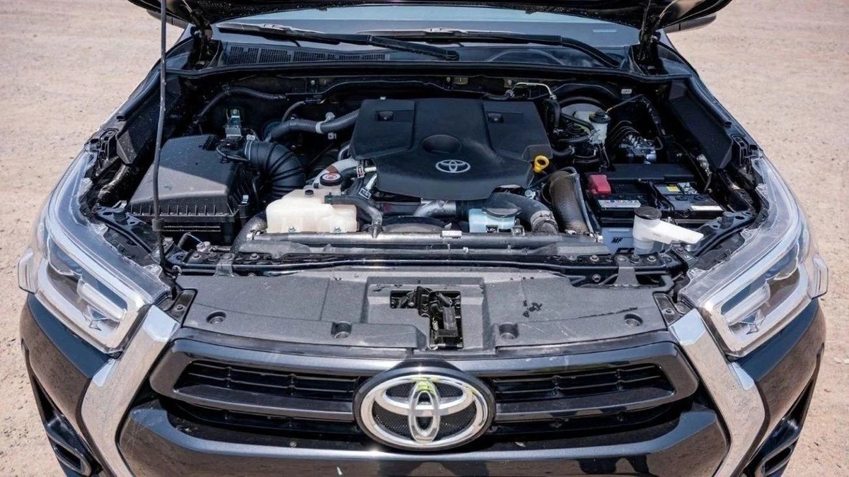 Toyota Hilux  2.4L SR5 full optin export only-15-15