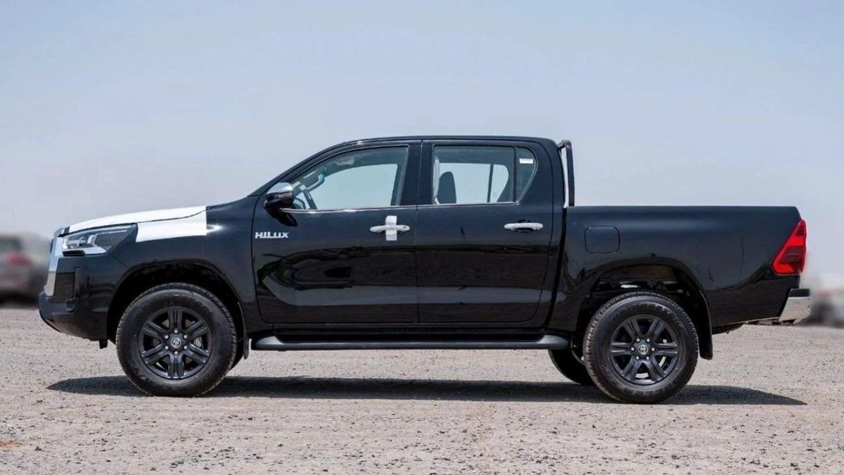 Toyota Hilux  2.4L SR5 full optin export only-17-17