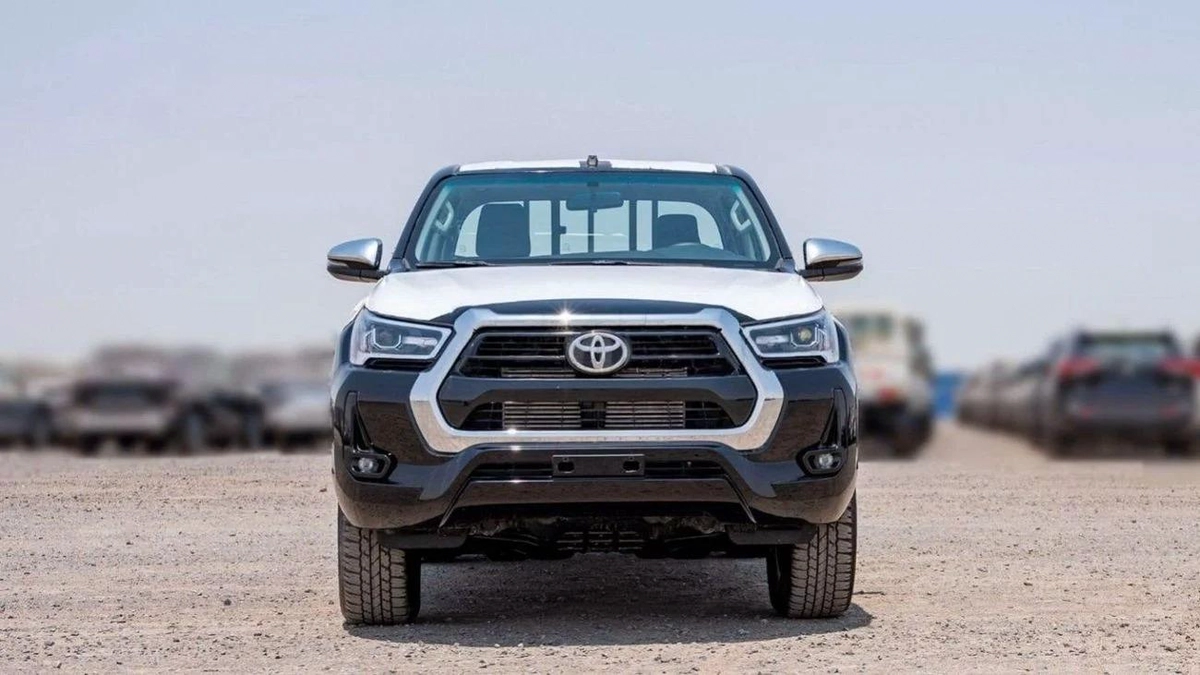 Toyota Hilux  2.4L SR5 full optin export only-12-12