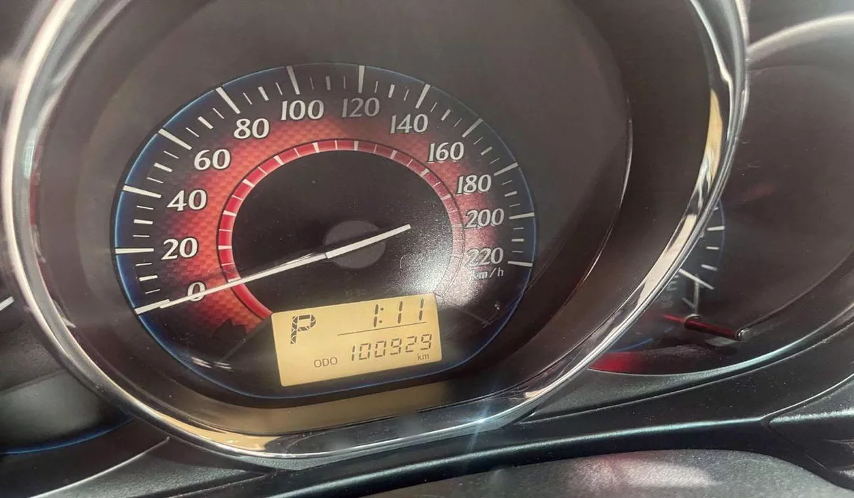 Toyota Yaris SPORT 1.5L-4 CYL - EXCELLENT CONDITION-10-0