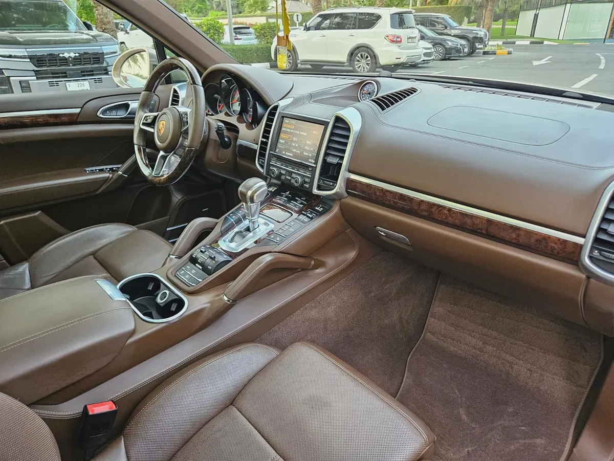 Porsche Cayenne S 2015 | GCC Specs | Well Maintained | Exceptional Condition-13-13
