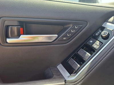 Toyota Land Cruiser VXR-9
