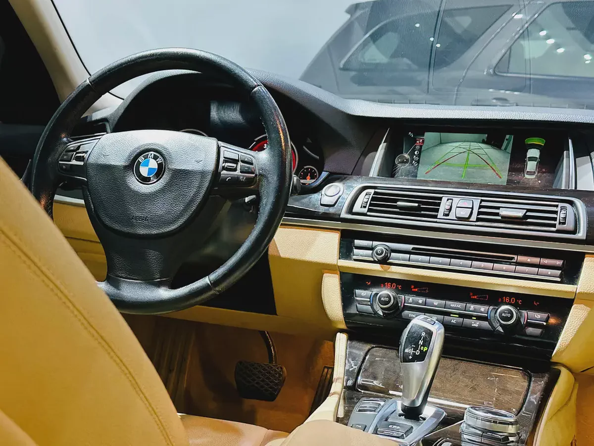 BMW 528i FULL OPTION 2015 GCC SPECS MINT CONDITION-11-11