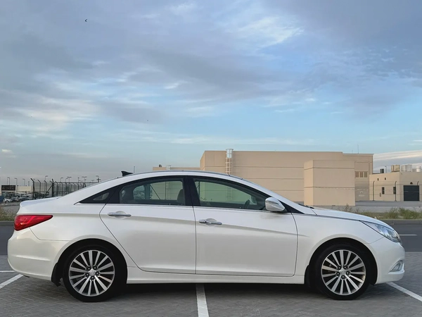 2014 GCC Hyundai Sonata Full options // Clean Car // No Accident// Well Maintained