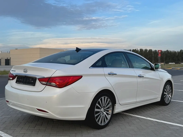 2014 GCC Hyundai Sonata Full options // Clean Car // No Accident// Well Maintained