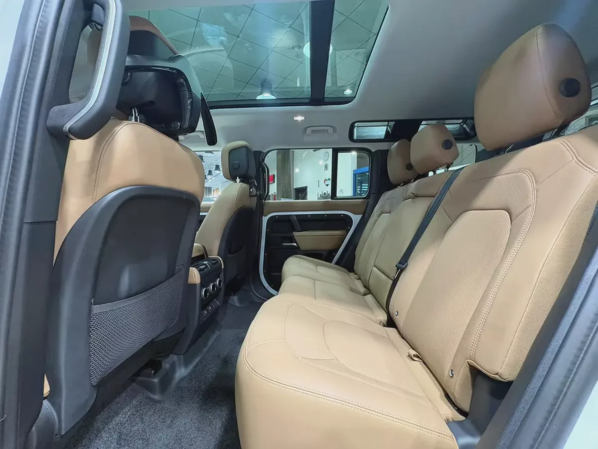 2025 Land Rover Defender 90 S P400-9-9