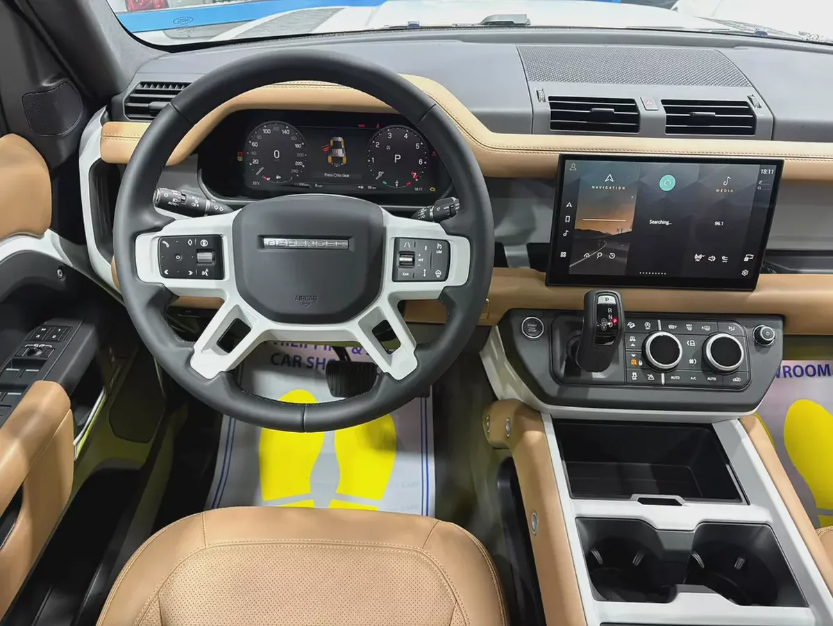 2025 Land Rover Defender 90 S P400-15-15