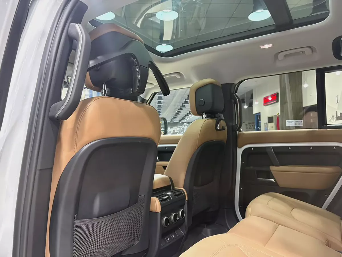 2025 Land Rover Defender 90 S P400-8-8