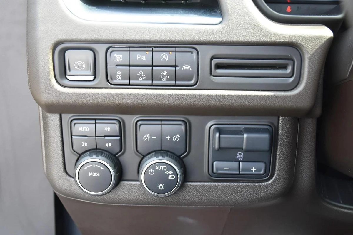 TAHOE LT 4WD 2023 | GREY-6-6