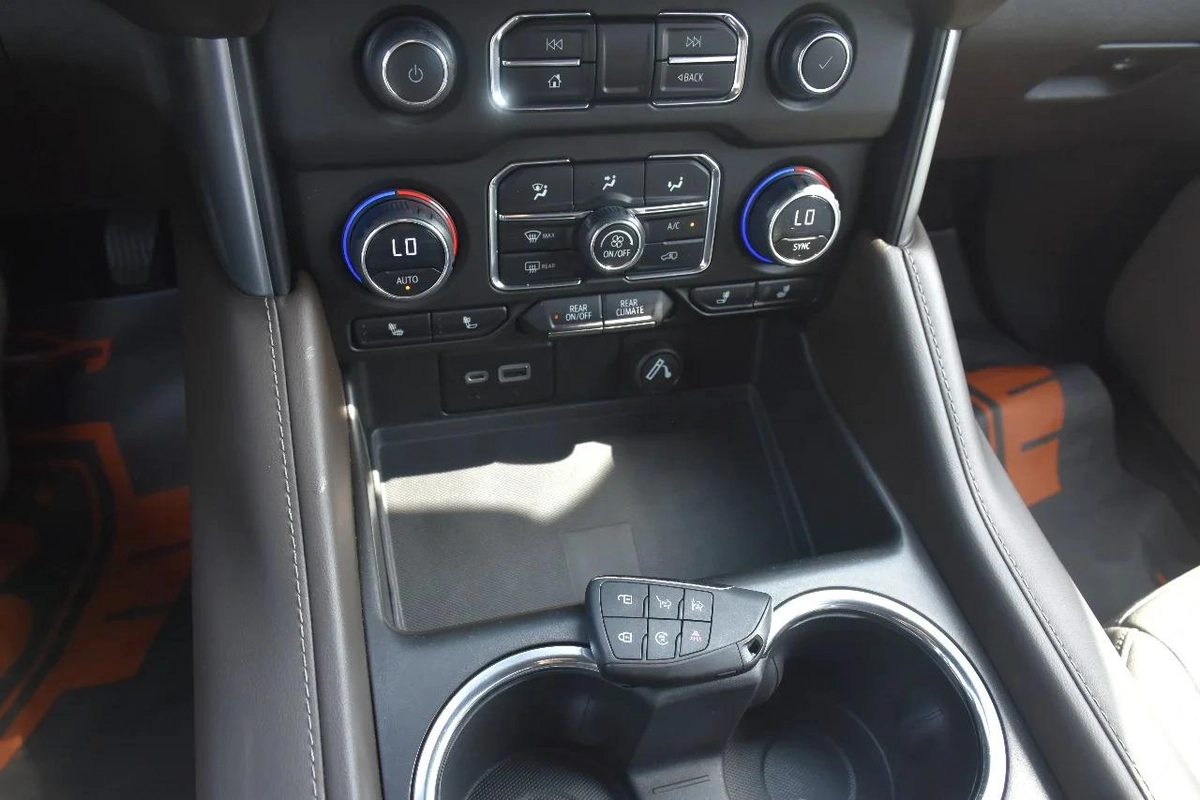 TAHOE LT 4WD 2023 | GREY-19-19