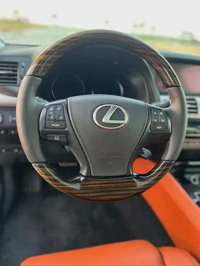 2017 Lexus LS 460, American specifications, in excellent condition-10