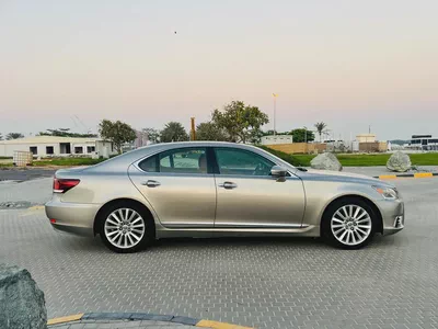 2017 Lexus LS 460, American specifications, in excellent condition-3