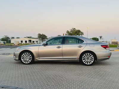 2017 Lexus LS 460, American specifications, in excellent condition-4