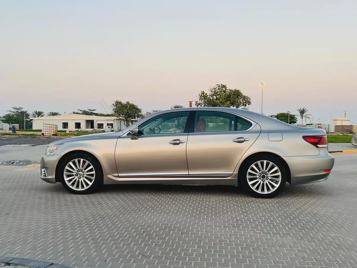 2017 Lexus LS 460, American specifications, in excellent condition-4-4