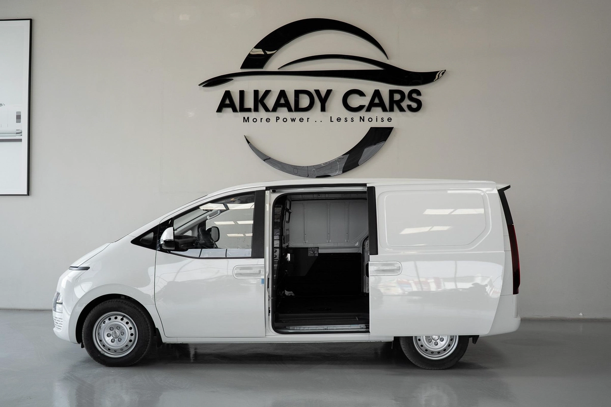 Hyundai STARIA 2025 – Diesel – Automatic – 3-Seater Van-22-22