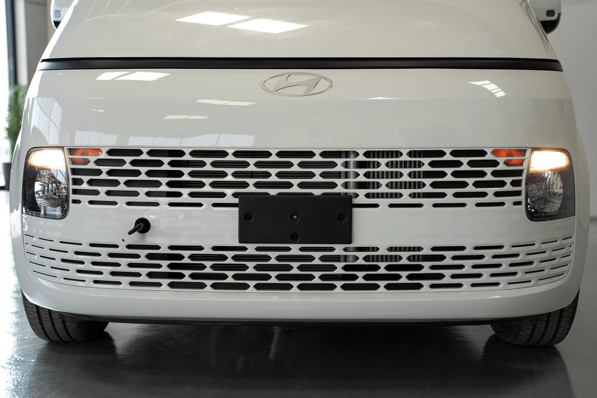 Hyundai STARIA 2025 – Diesel – Automatic – 3-Seater Van-21-21