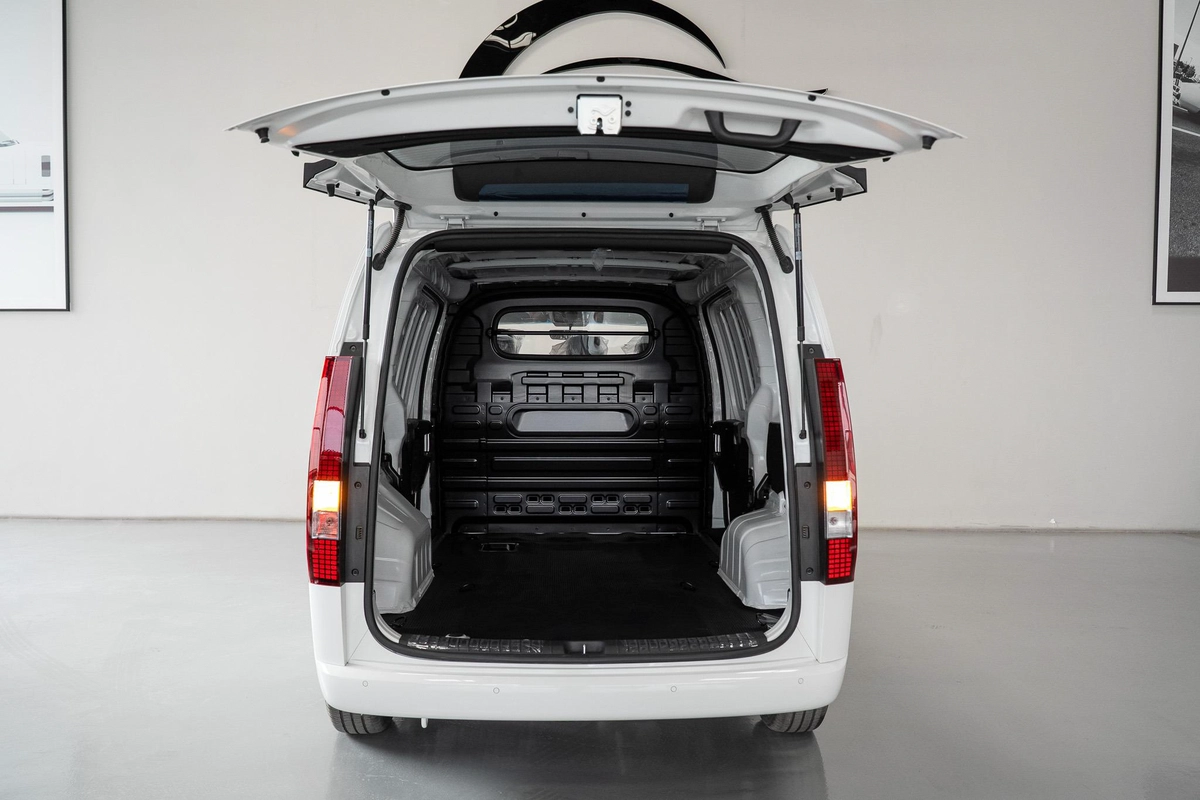 Hyundai STARIA 2025 – Diesel – Automatic – 3-Seater Van-23-23