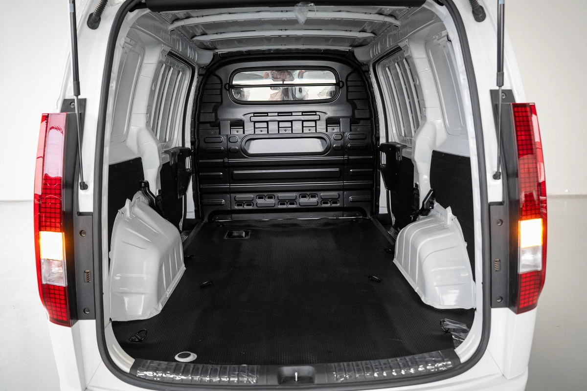 Hyundai STARIA 2025 – Diesel – Automatic – 3-Seater Van-13-13