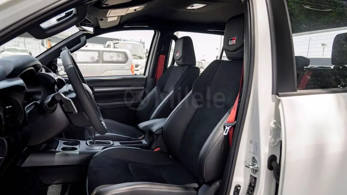 Toyota Hilux GR SPORT-7-7