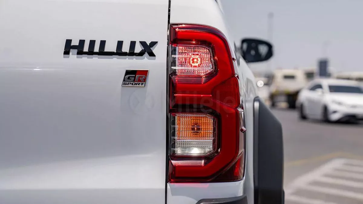 Toyota Hilux GR SPORT-6-6