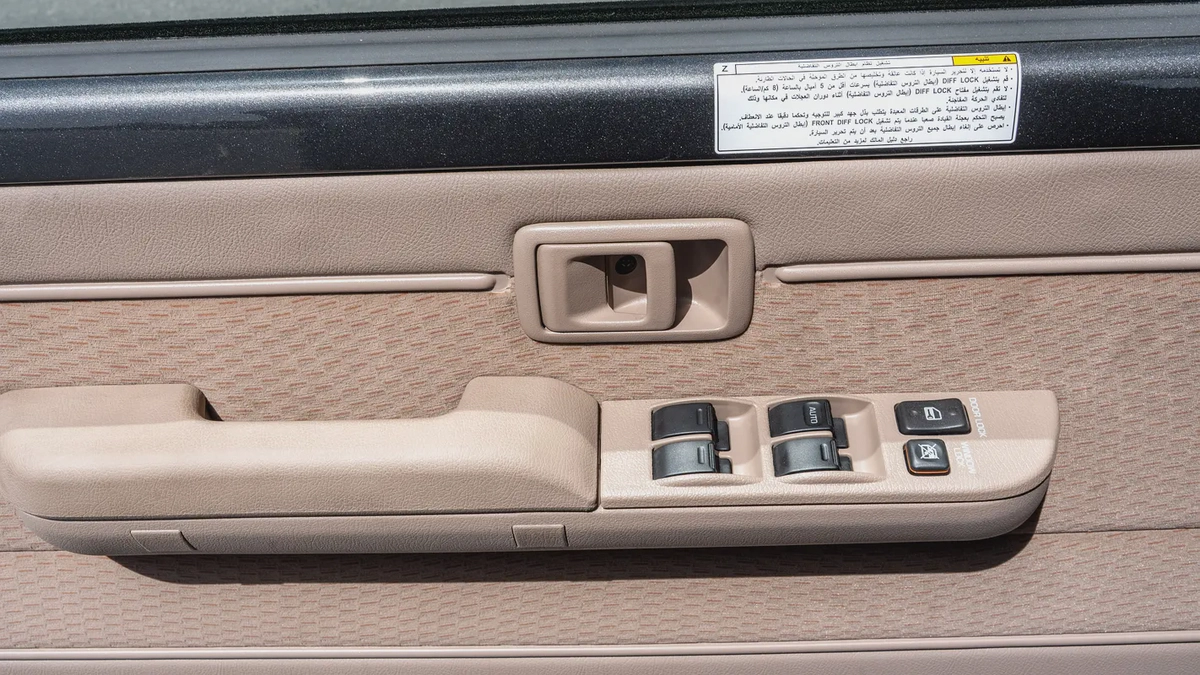 2026 Toyota Land Cruiser LC76 4.0L AT Petrol With Radar-Saudi Specs-10-10