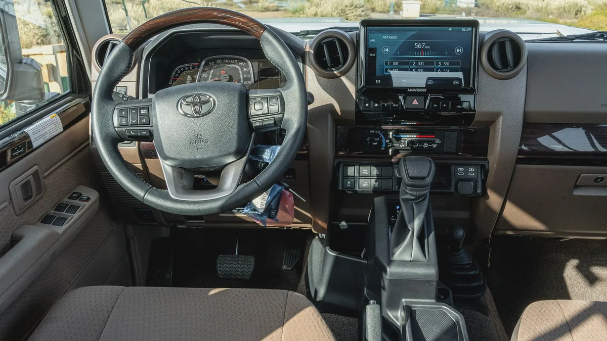 2026 Toyota Land Cruiser LC76 4.0L AT Petrol With Radar-Saudi Specs-14-14