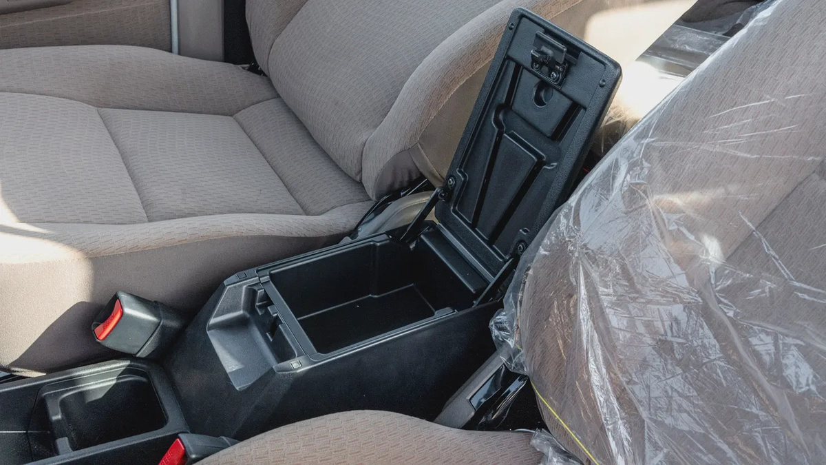 2026 Toyota Land Cruiser LC76 4.0L AT Petrol With Radar-Saudi Specs-17-17