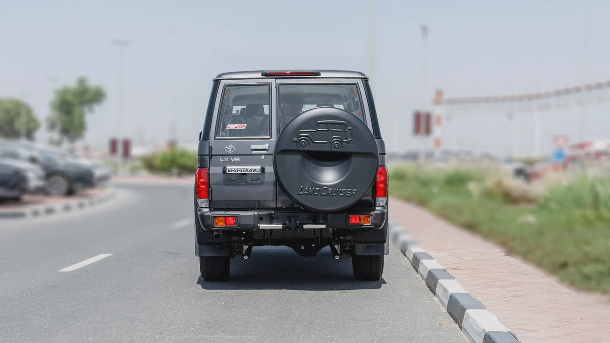 2026 Toyota Land Cruiser LC76 4.0L AT Petrol With Radar-Saudi Specs-4-4
